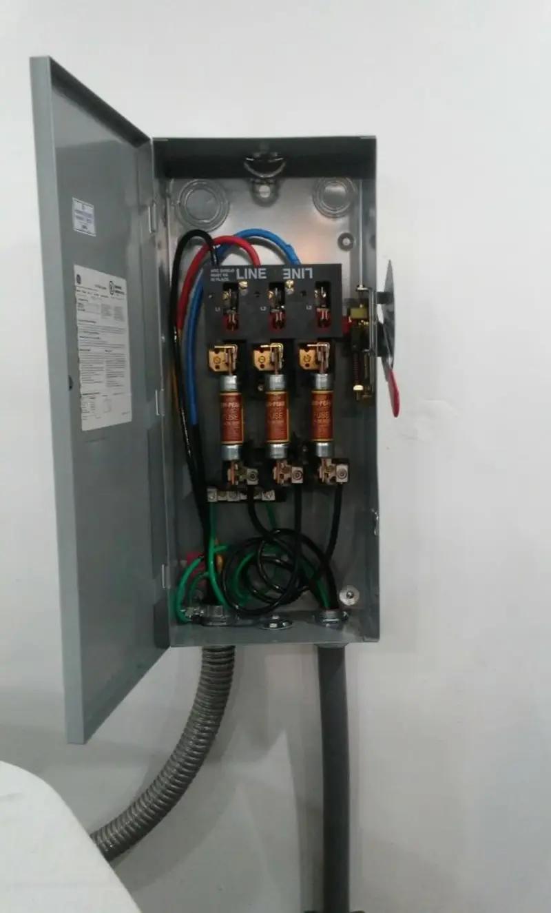 Three-phase disconnect switch installed for Smoke Detector Installation in Port Jervis